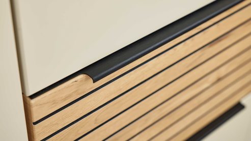 Sideboard Interliving aus Holz in Holzfarben Interliving Wohnzimmer Serie 2032 - Sideboard C15061 Sandbeige & Risseiche - zwei Türen, drei Schubladen, Länge ca. 150 cm