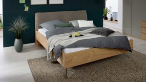 Bettgestell Interliving aus Holz in Holzfarben Interliving Kleiderschrank Serie 1207 - Bettgestell Balkeneiche & taupefarbener Webstoff Caesar - Liegefläche ca. 180 x 200 cm