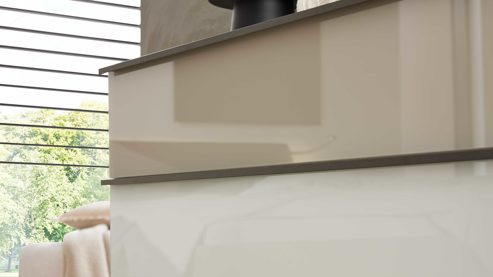 Komplettzimmer Interliving aus Holz in Hellgrau Interliving Schlafzimmer Serie 1032 – Komplettzimmer mit Wäschekommode Kieselgrau & Weiß - Liegefläche ca. 180 x 200 cm