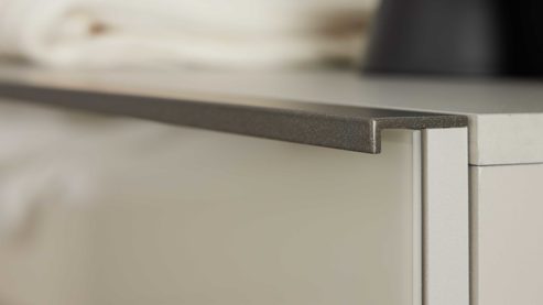 Komplettzimmer Interliving aus Holz in Hellgrau Interliving Schlafzimmer Serie 1032 – Komplettzimmer mit Wäschekommode Kieselgrau & Weiß - Liegefläche ca. 180 x 200 cm