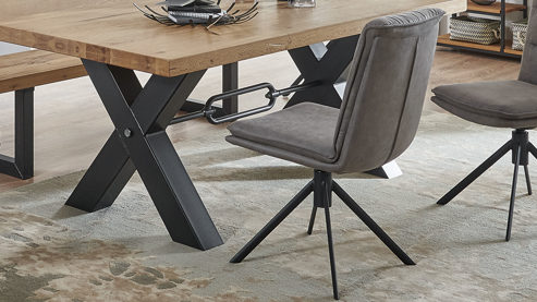 Vierfußstuhl WOODS & TRENDS aus Stoff in Grau WOODS & TRENDS Vintage-Dining - Polsterstuhl 2431 graue Mikrofaser Island & schwarzes Eisen