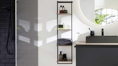 Wandregal Interliving aus Holz in Holzfarben Interliving Bad Serie 7340 – Wandregal Vikings Oak & mattschwarzes Metall - vier Böden