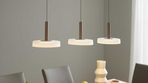 Pendelleuchte Interliving aus Metall in Hellgrau Interliving Leuchten Serie 9351 - Hängelampe warmgraues & kaffeefarbenes Metall - drei Lampenschirme