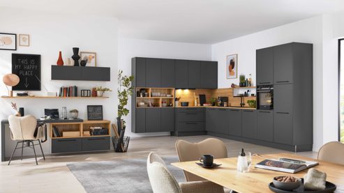 Einbauküche Interliving aus Holz in Dunkelgrau Interliving Küche Serie 3070 mit SIEMENS-Einbaugeräten Graphit & Eiche Ventura - zweizeilig